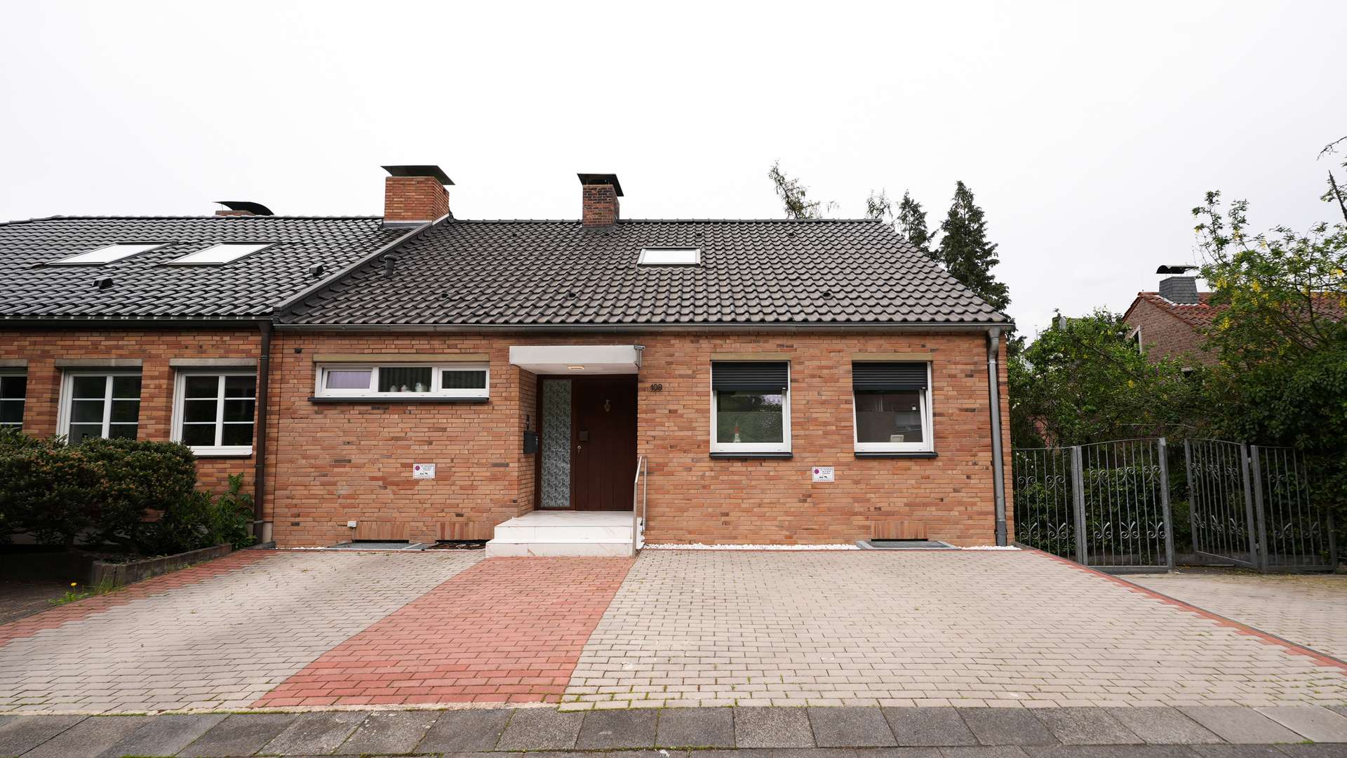 Modernes, helles Einfamilienhaus mit offenem Wohngefühl und Garten